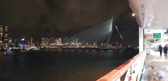 Erasmus bridge at night. #erasmusbridge #theswan #siteseeing #rotterdamskyline #transport