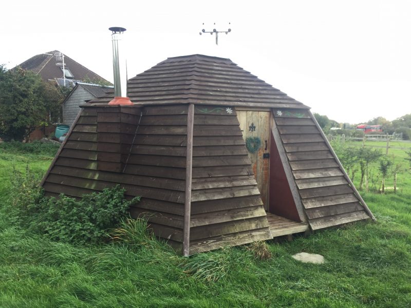 bee hive accommodation drum and monkey campsite pub upton upon severn worcestershire