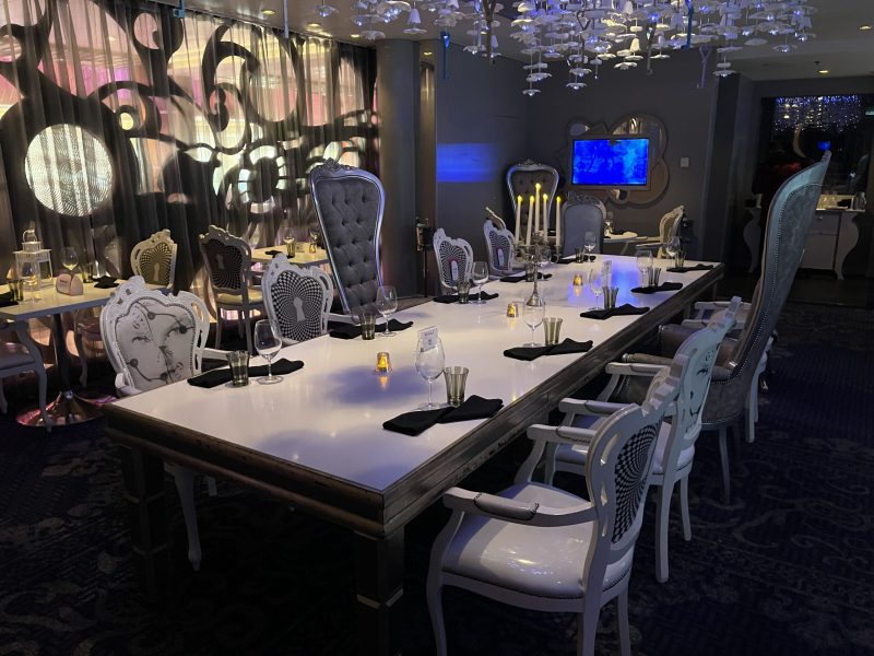 Wonderland restaurant seating anthem of the seas review