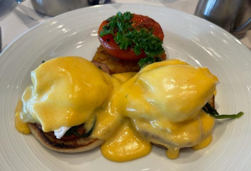 eggs Benedict breakfast in main dining room anthem of the seas
