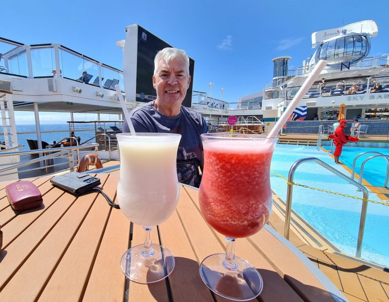 Main pool Paul cocktails anthem of the seas