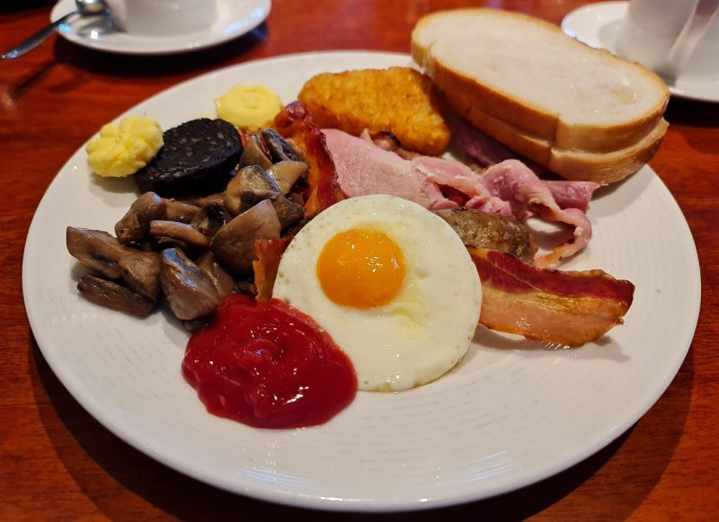 Queen Elizabeth Cruise Ship Breakfast