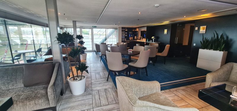 Avalon Vista river cruise ship club lounge