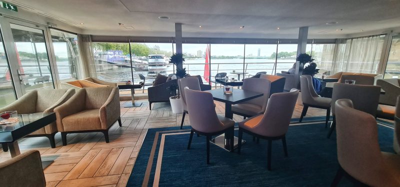 Avalon Vista river cruise ship club lounge
