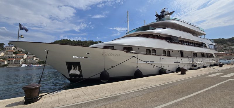 MV Felicita Riviera Cruises